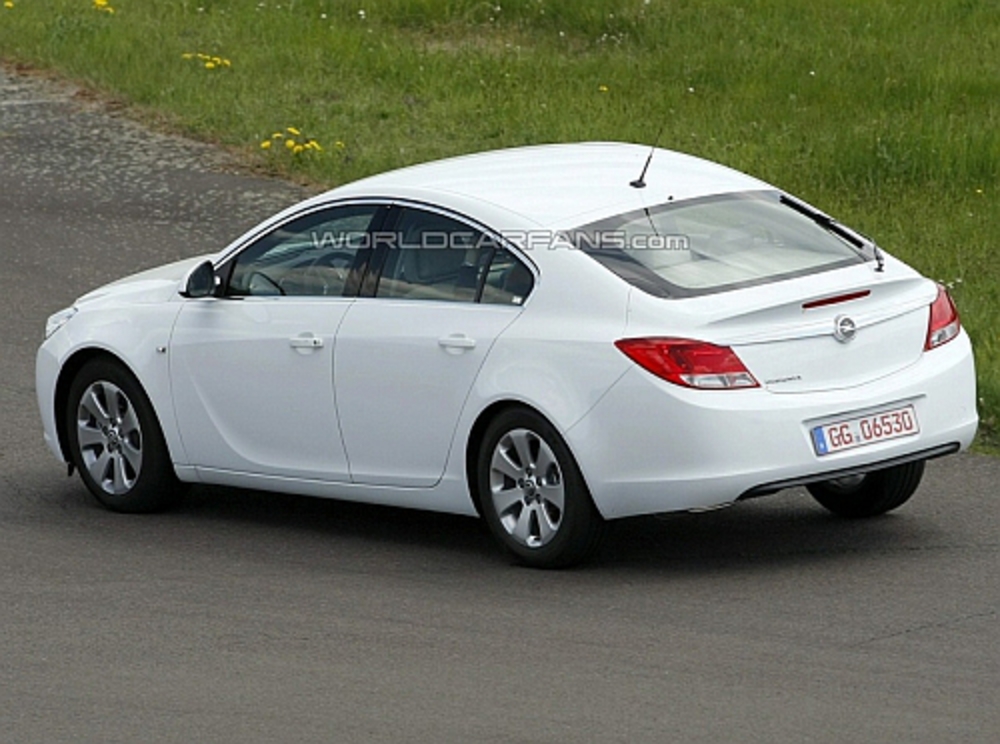 There aren't any big design changes except that the Opel Insignia Hatchback