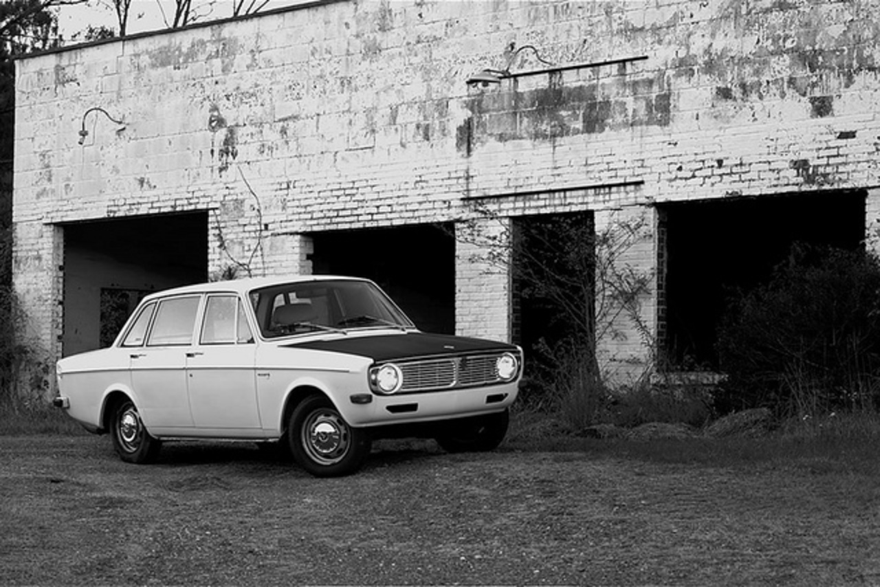 Vintage 1969 Volvo 144S
