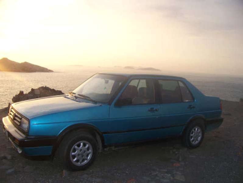 Vendo Volkswagen Jetta GL 1992 -mecanico, carburado. En optimas condiciones.