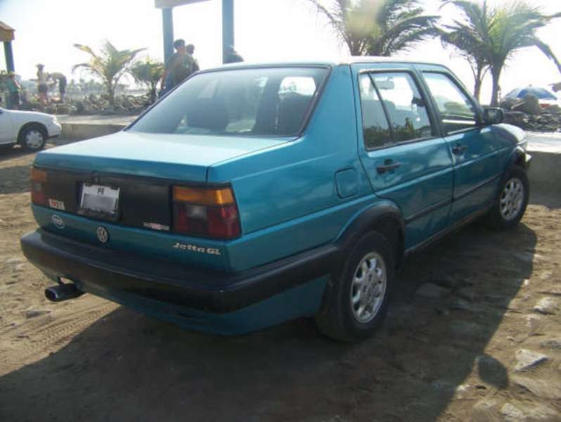Vendo Volkswagen Jetta GL 1992 -mecanico, carburado. En optimas condiciones.