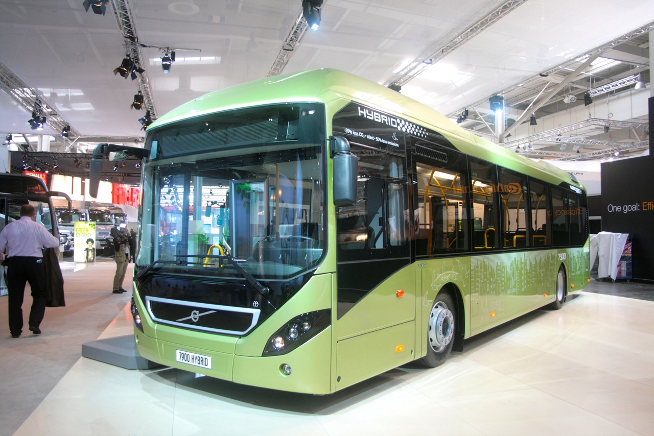 With its more classic line the Volvo 7900 Hybrid bus (5 liters diesel/120 kW