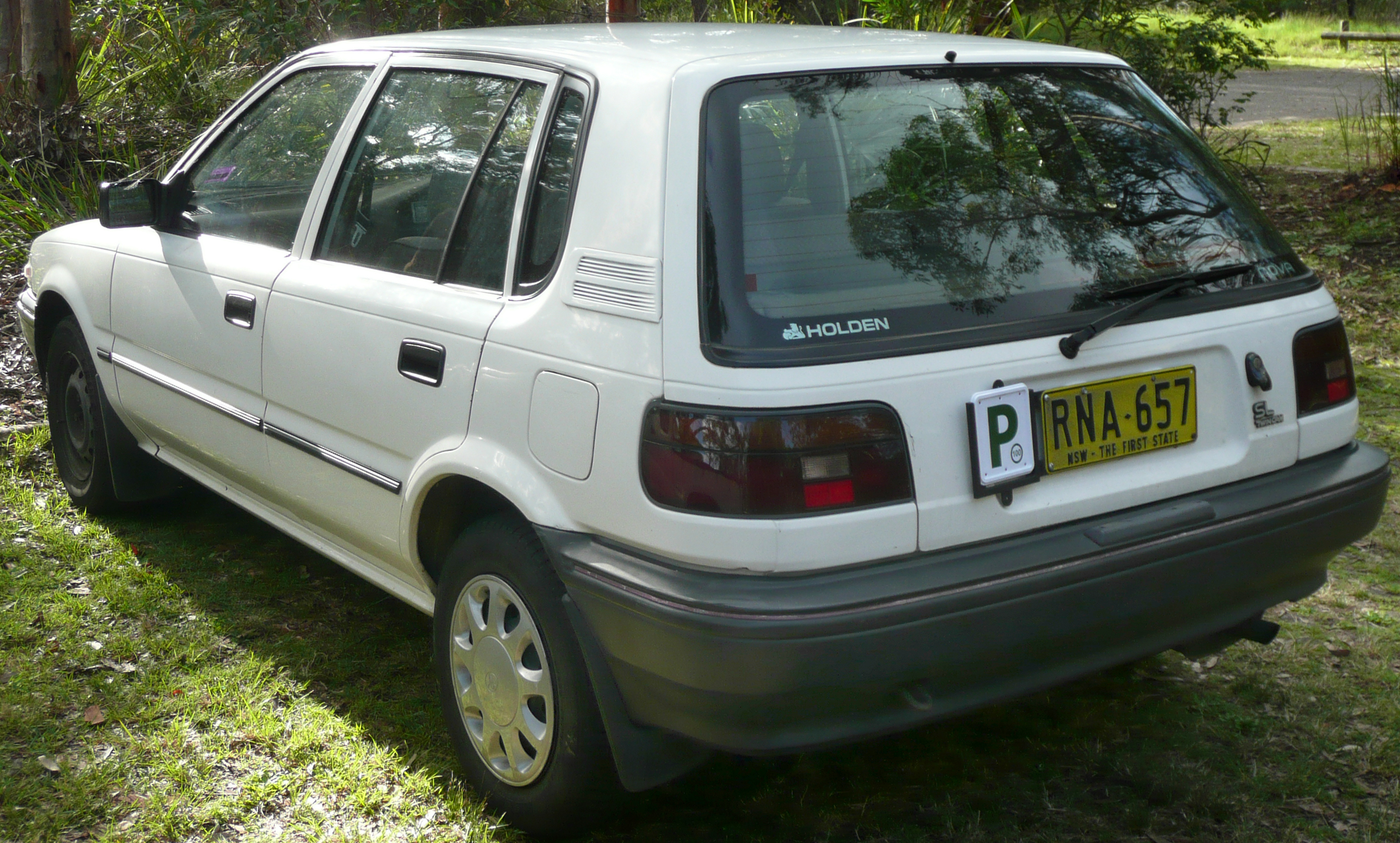 File:1989-1991 Holden LE Nova SL hatchback 04.jpg
