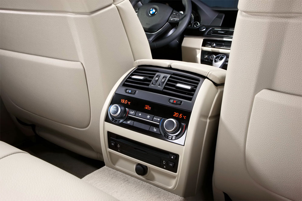 2011 All New BMW Series 5 Sedan à¸‹à¸µà¸£à¸µà¸ªà¹Œ 5 à¸£à¸¸à¹ˆà¸™à¹ƒà¸«à¸¡à¹ˆà¸—à¸µà¹ˆà¹€à¸›à¸£à¸µà¸¢à¸šà¹€à¸«à¸¡à¸·à¸­à¸™ à¸‹à¸µà¸£à¸µà¸ªà¹Œ 7