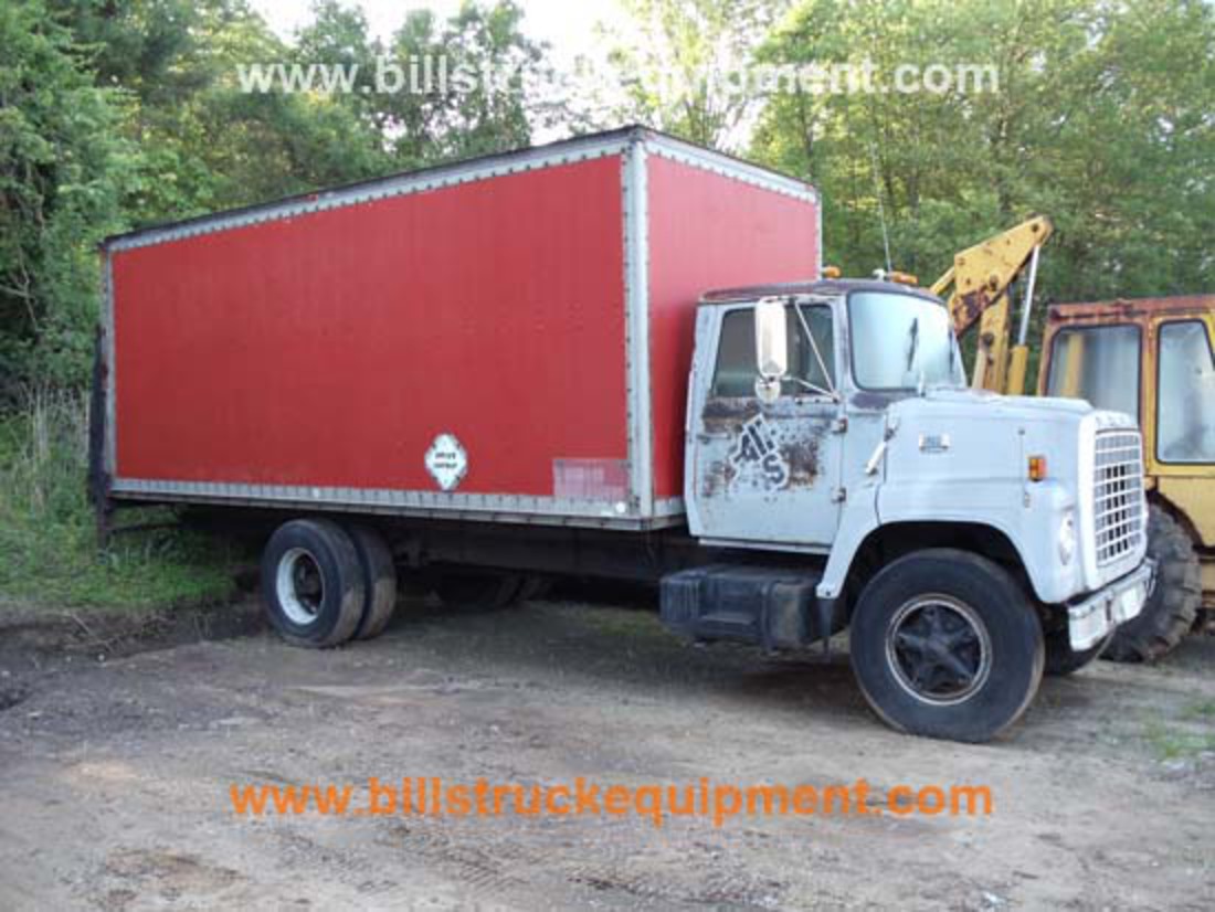 1982 Ford L7000 S/A Box 3208 Cat N/A 5 speed trans