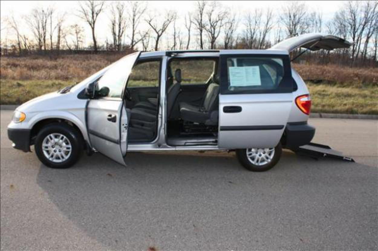 Pictures of 2006 Dodge Grand Caravan SE Handicaped Van