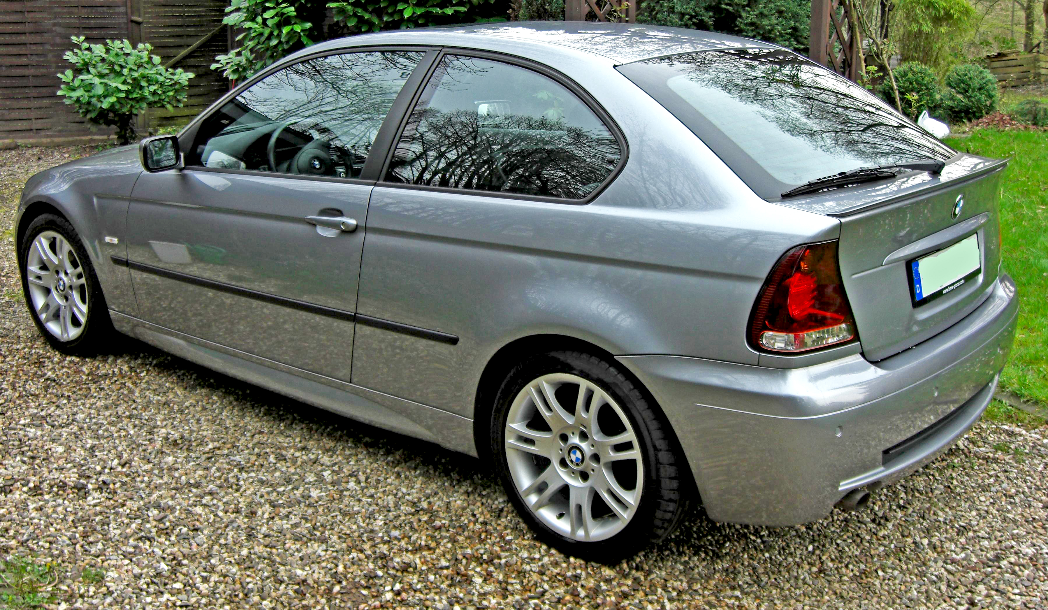 File:BMW 316ti Compact M-Sportpaket side-2004.jpg