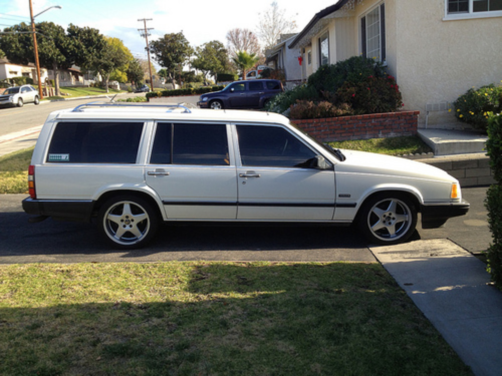 Here is the 1990 Volvo 760 Turbo wagon equipped with the set of Polaris