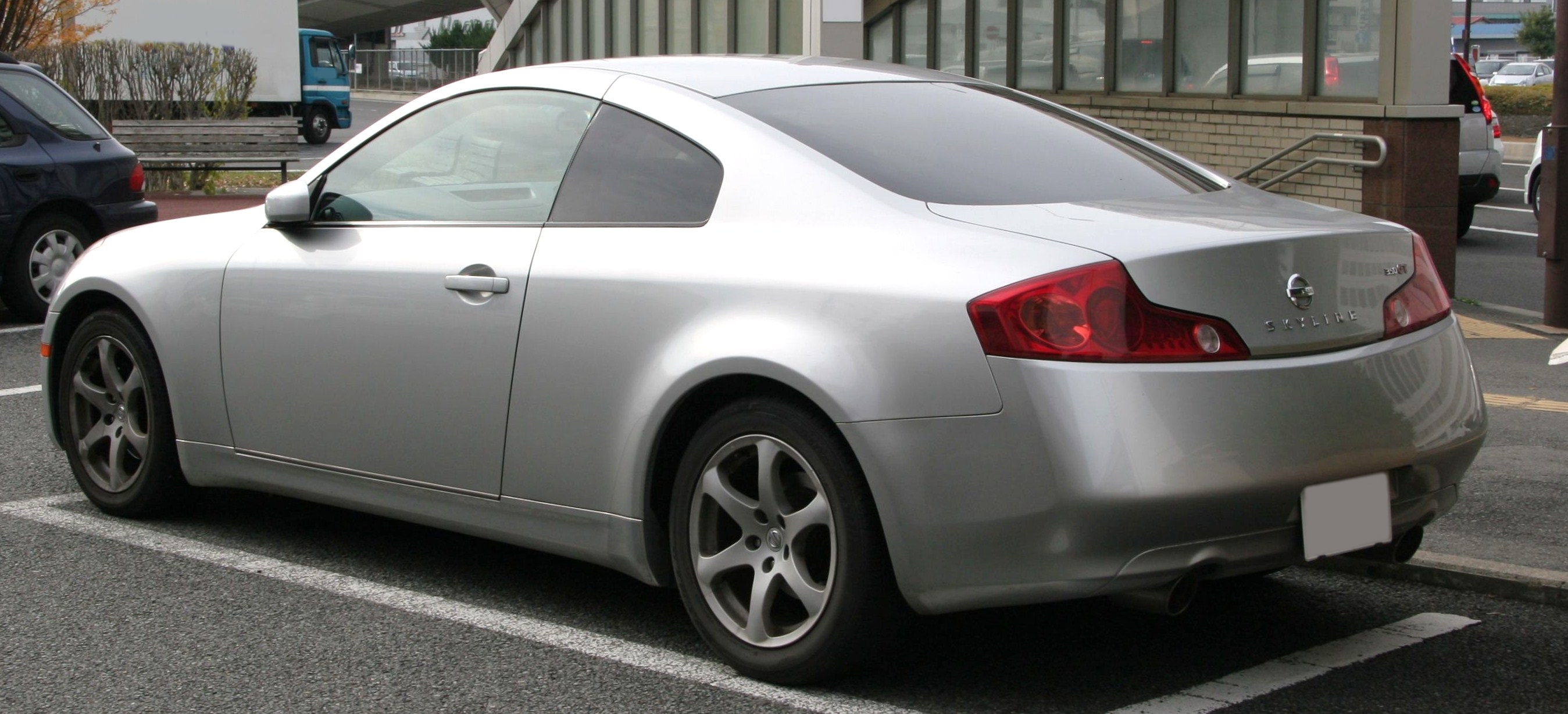 File:2003-2005 NISSAN SKYLINE COUPE 5AT rear.jpg