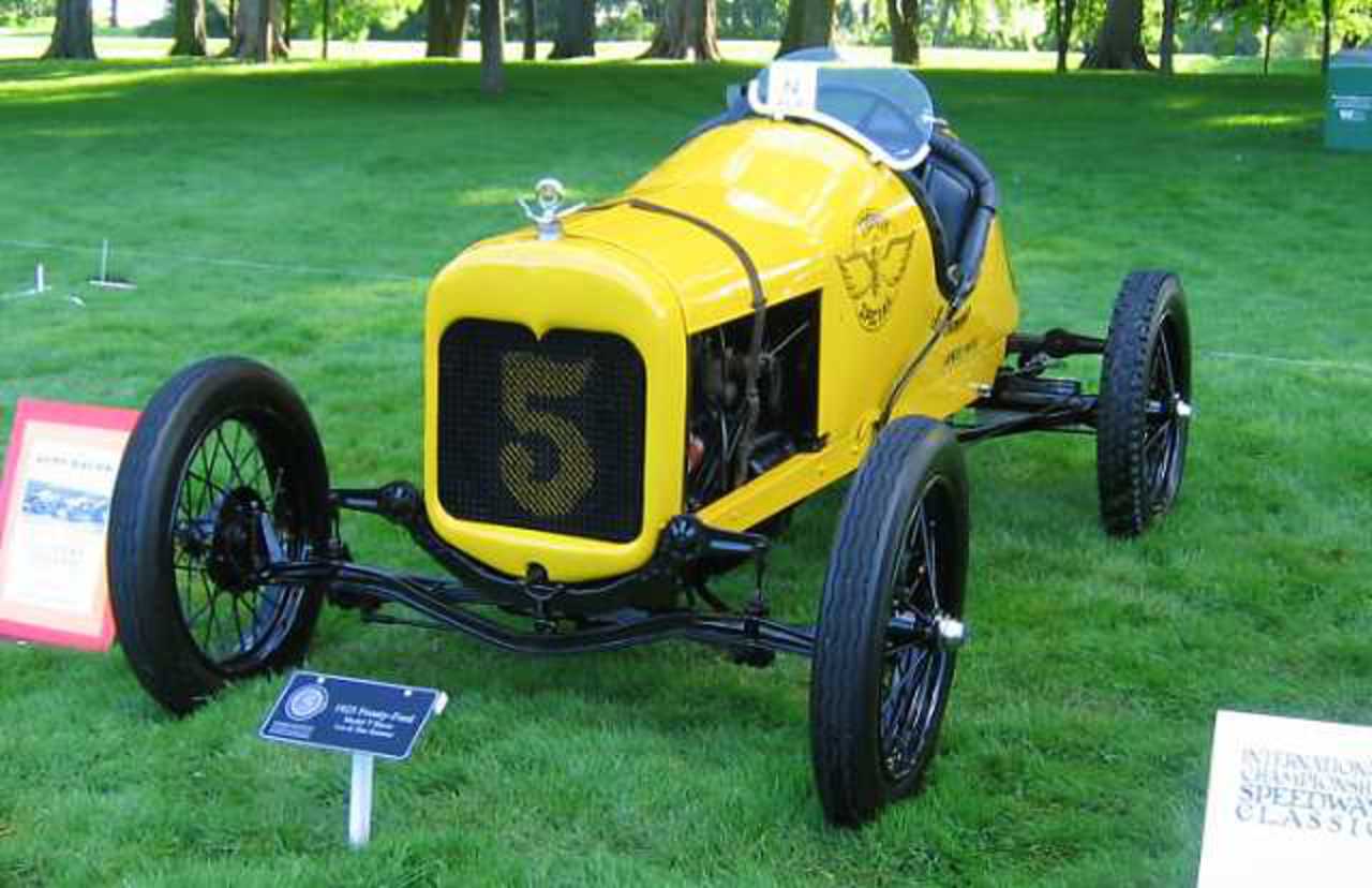 Les and Dee Sumner of Lapeer, Mich. own this 1925 Front-Ford Model T racer.