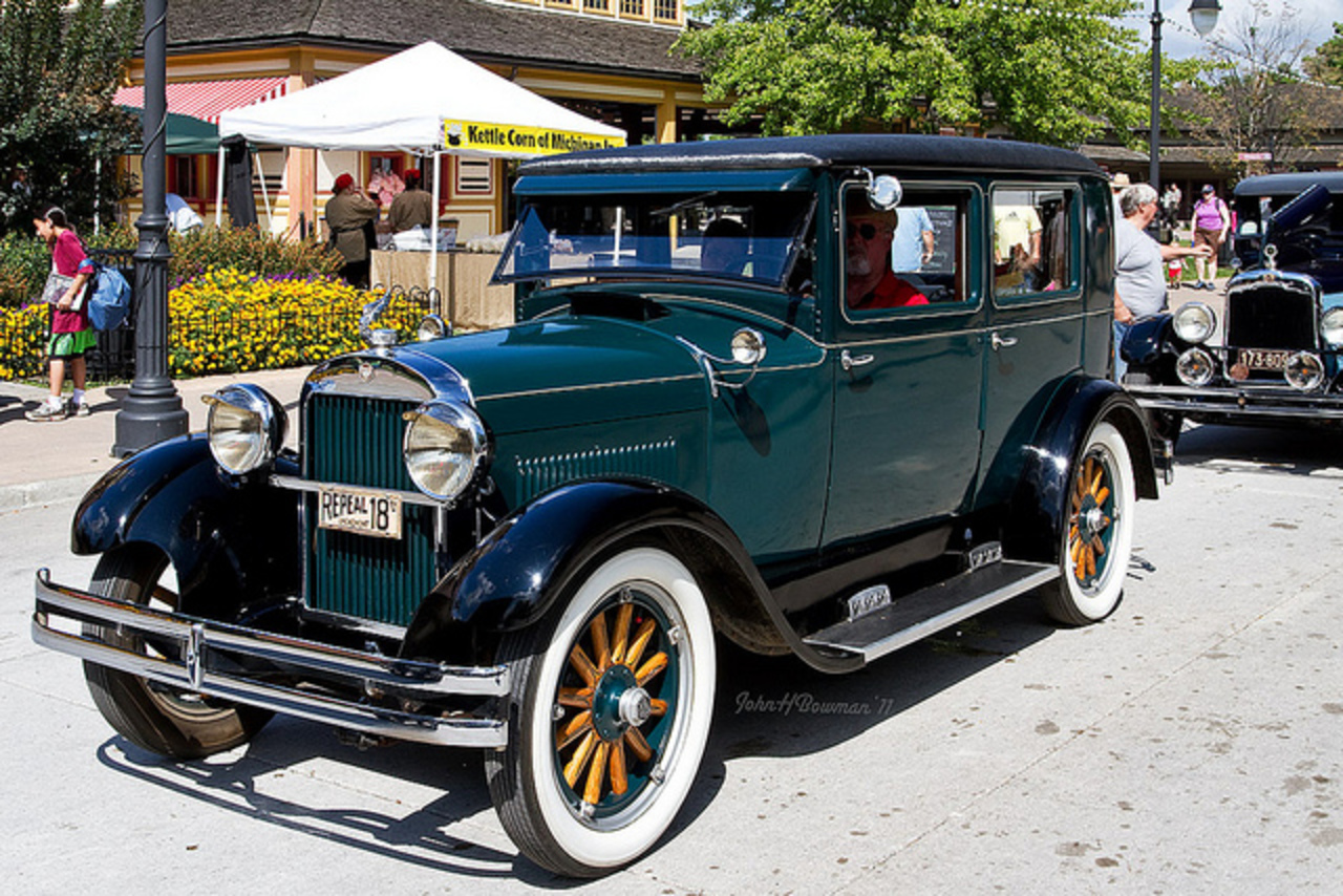 Эссекс 8 букв. Эссекс машина 1934. Essex 1927. Terraplane Hudson 1934. Hudson Essex Terraplane.