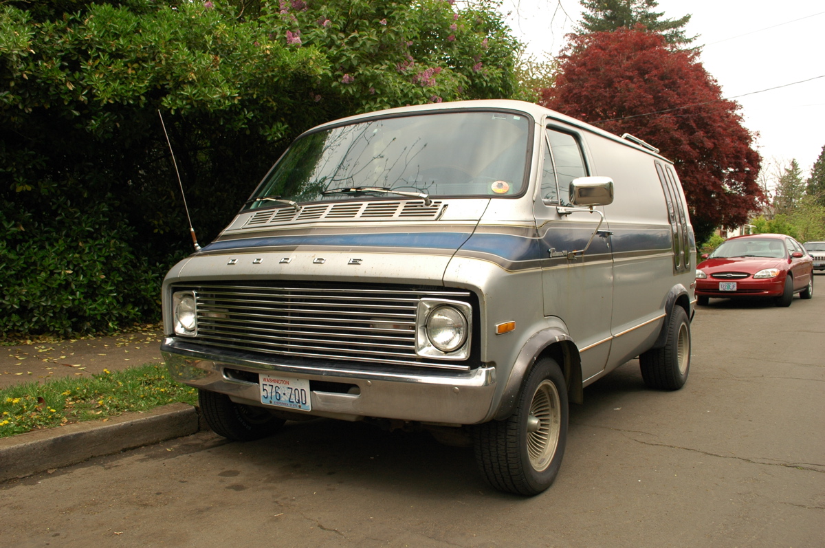 1977 Dodge Tradesman 200 Van.