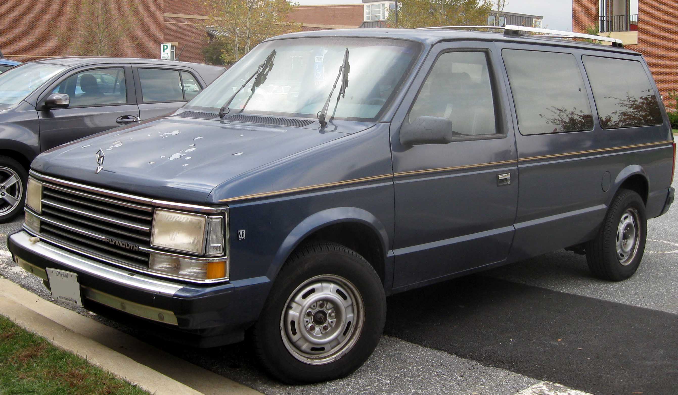 File:87-90 Plymouth Grand Voyager SE.jpg