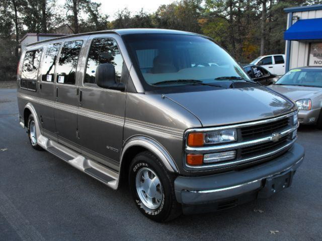 TopWorldAuto >> Photos of Chevrolet Express 1500 - photo galleries