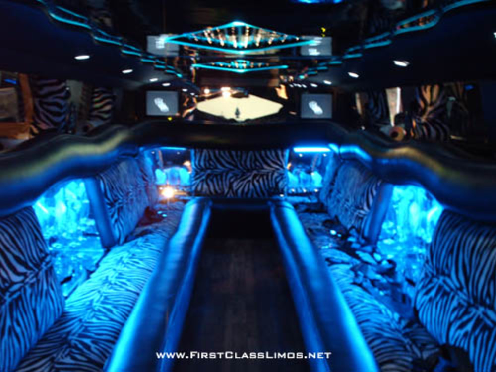 hummer h2 limousine 2[1]
