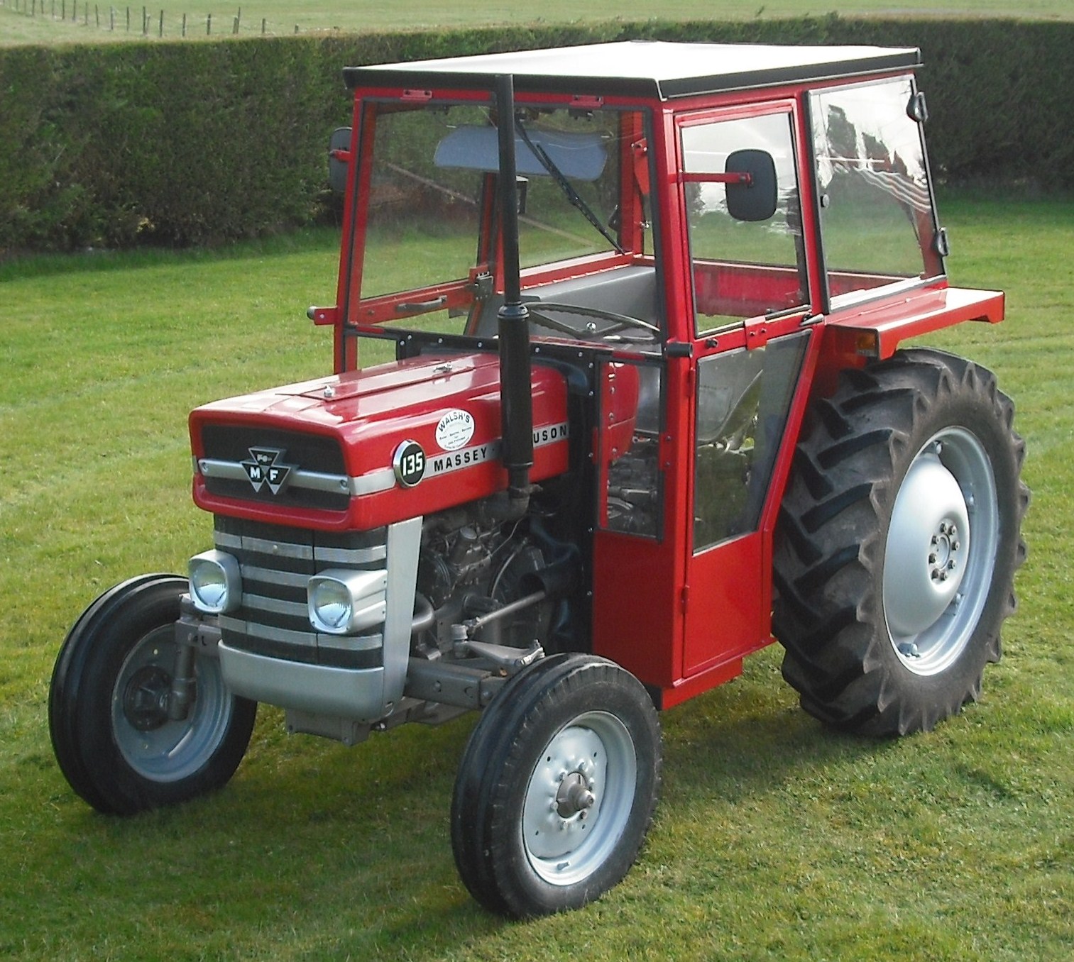 massey-ferguson-135-tractor-cab