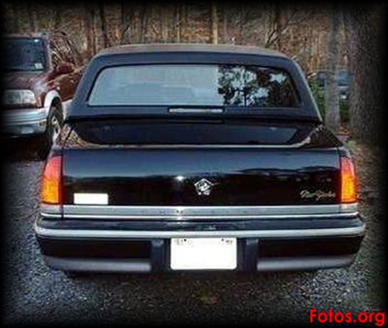 1992_Chrysler_New_Yorker_Fifth_Avenue_Mark_Cross_rV_mx_
