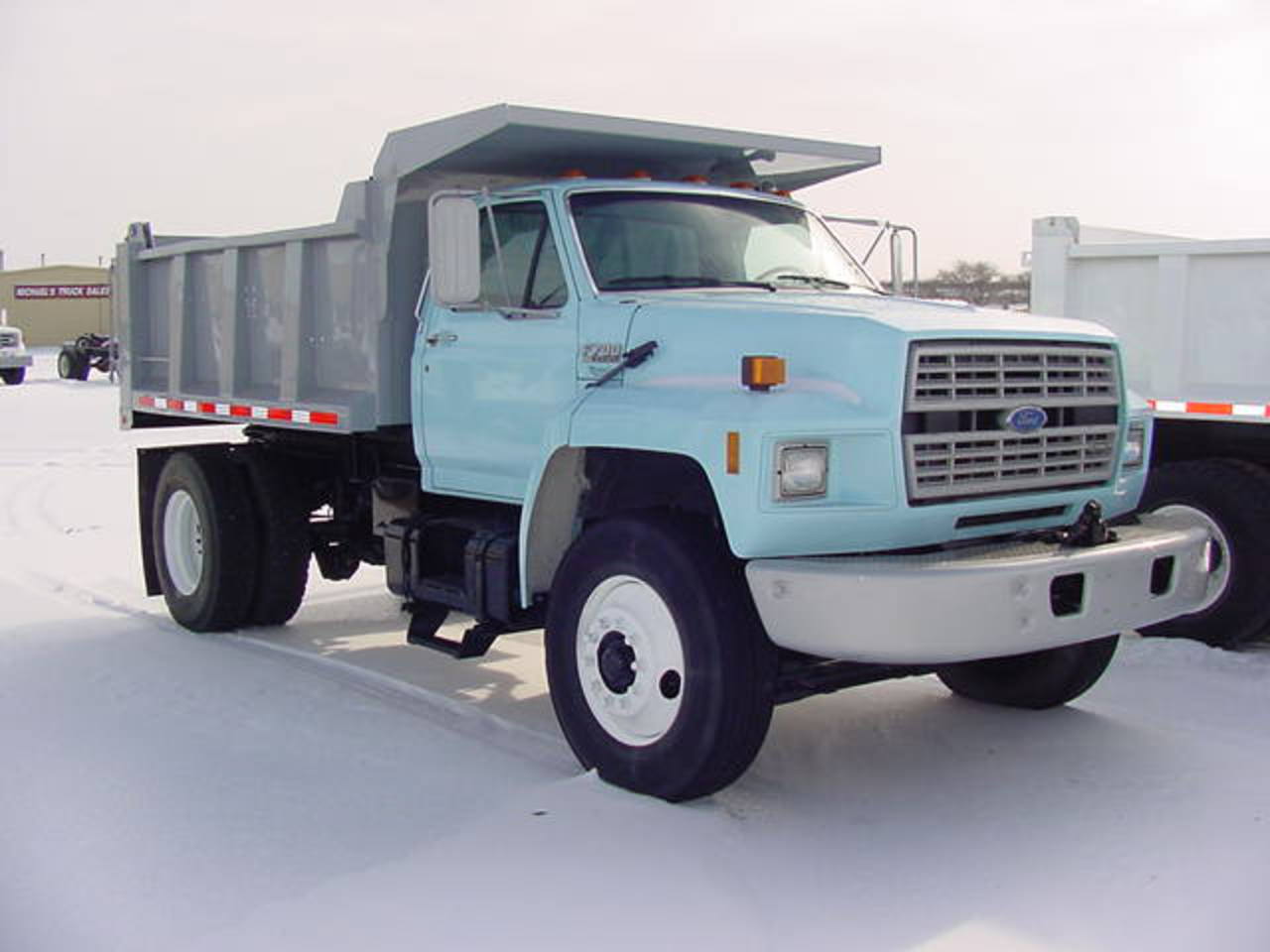 On this page we present you the most successful photo gallery of Ford F 700.