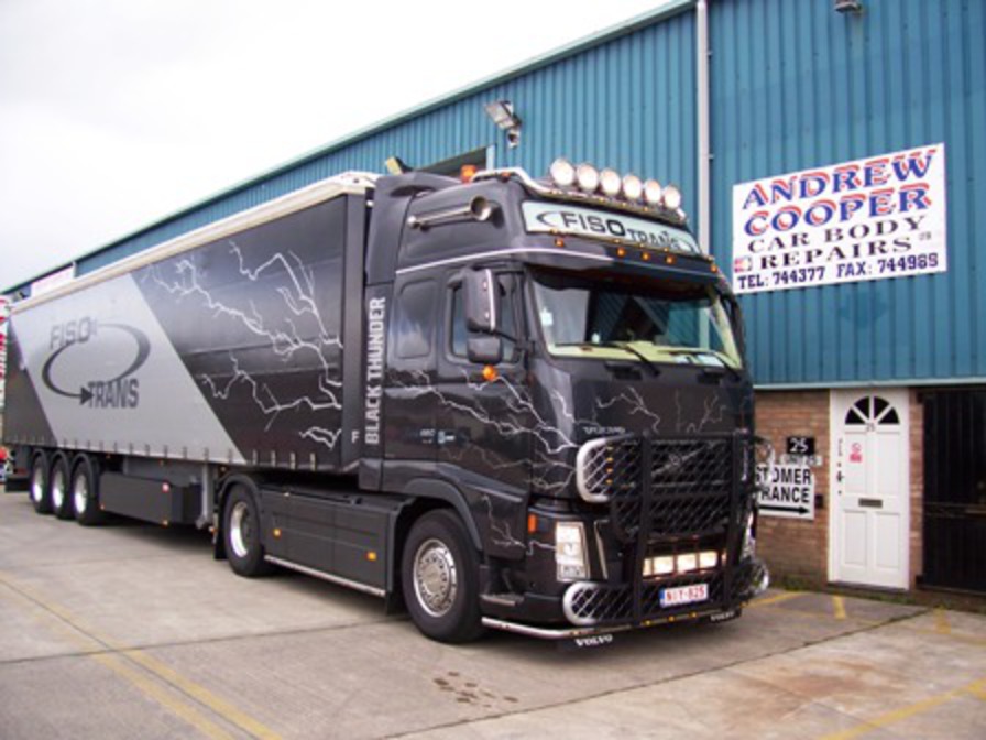 Custom Volvo FH16.660 on Biglorryblog. You couldn't find a better positive