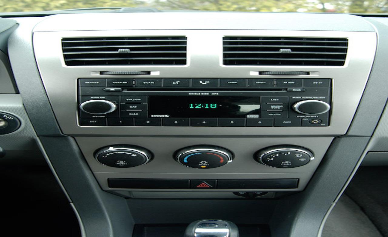 2008 Dodge Avenger SXT radio and climate controls