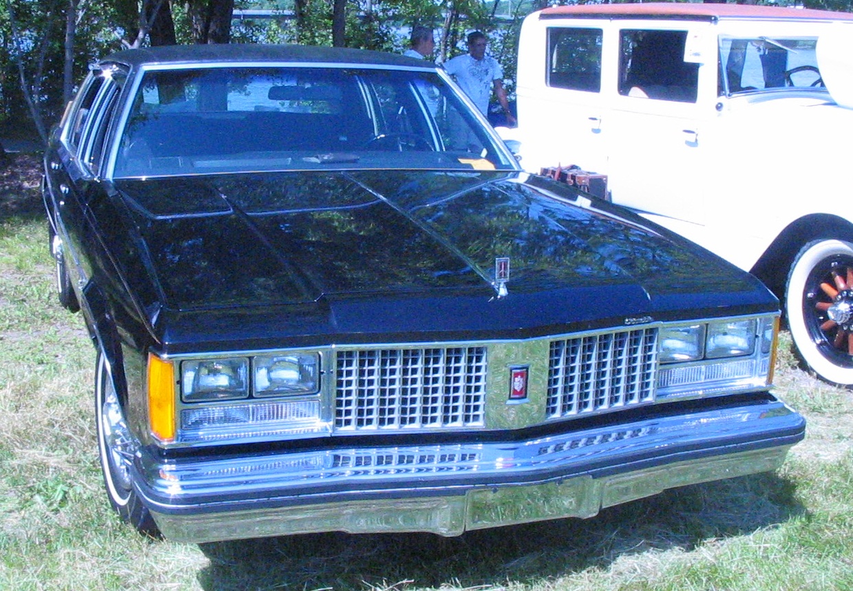 File:'79 Oldsmobile 98 Sedan (Auto classique Laval '11).JPG