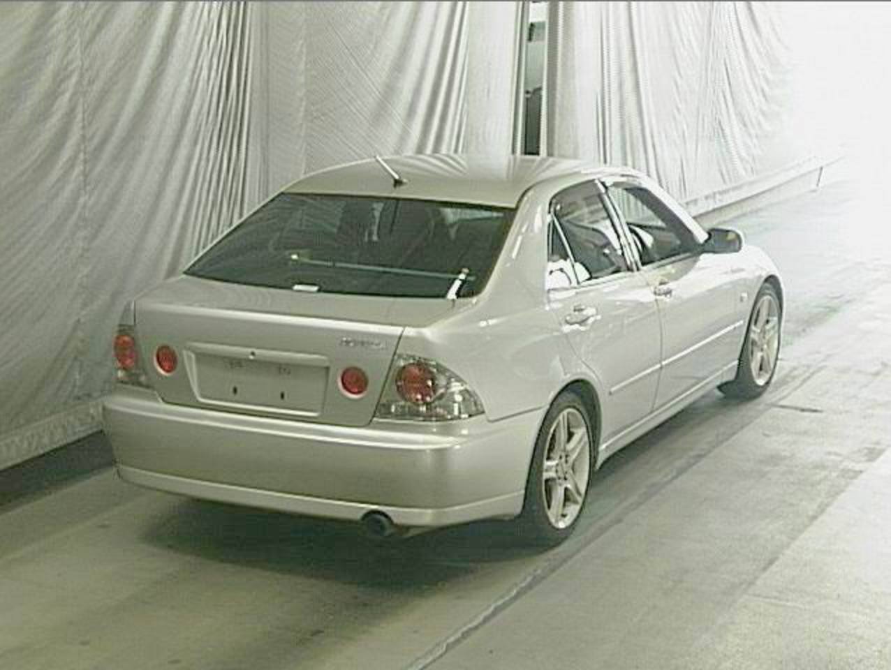 "'2001 Nissan Sentra XE Silver 2dr convertible 5.7L 8cyl"