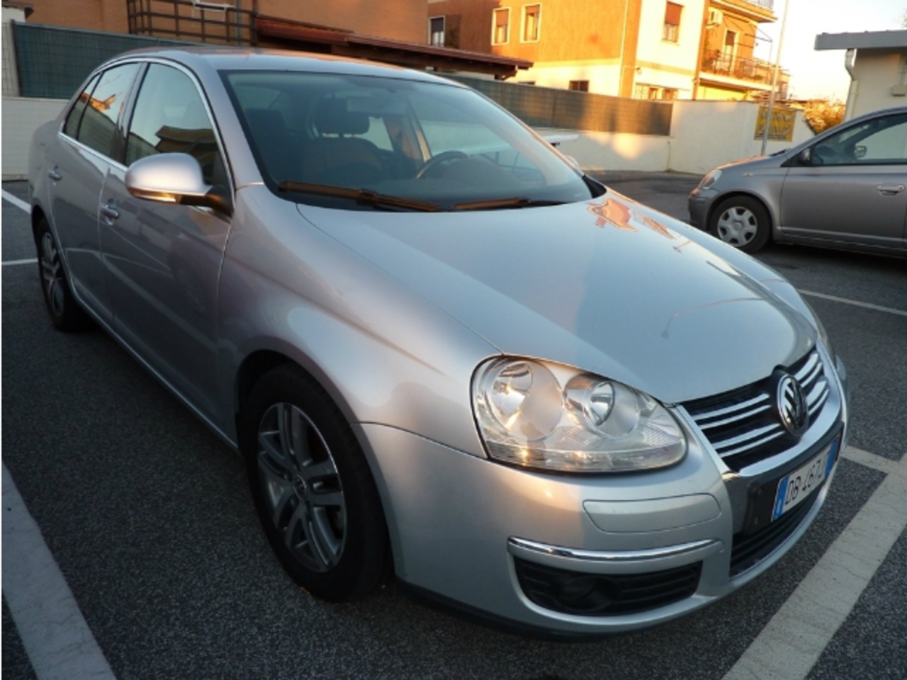 119,000 km. Italy Roma. Abs, Airbag, Alloy Wheels, Central Locking,