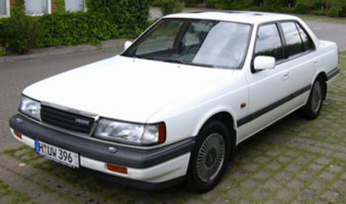 Mazda 929 GLX Farbe: weiÃŸ. Erstzulassung: 1.9.1988. Kilometer: 209.550