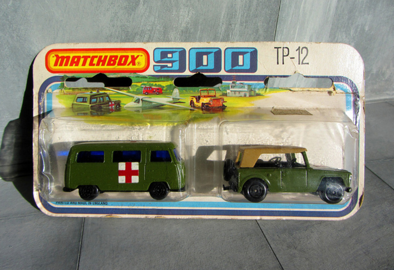 Matchbox Toys 900 Series Field Car And Volkswagen Mini Bus Ambulance No.