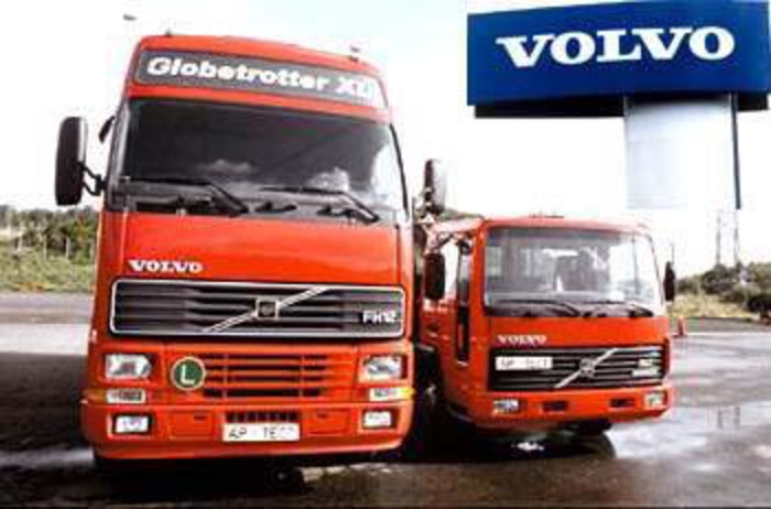 Volvo FH12 Globetrotter XL and Volvo FL8
