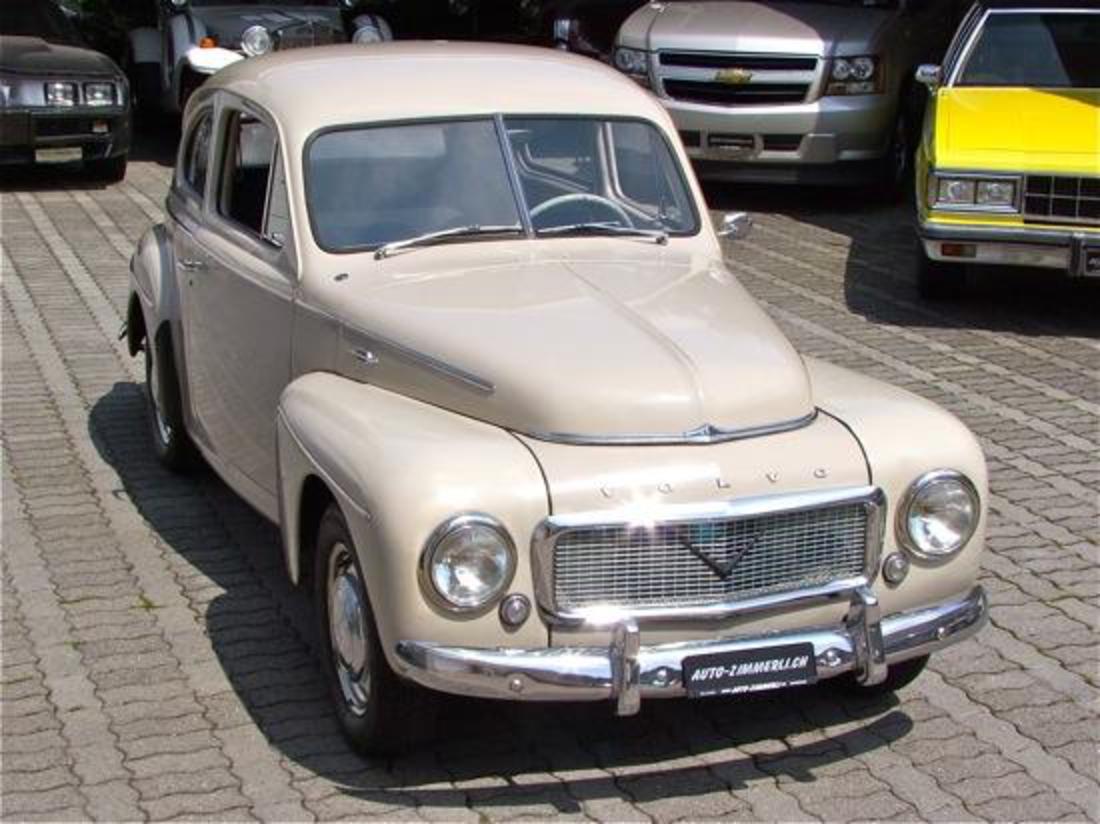 Volvo PV 444 L 1.6 'Buckelvolvo' 1957, die geknickte Frontscheibe darf nicht