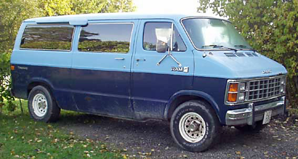 Dodge B 250 Van 1985.