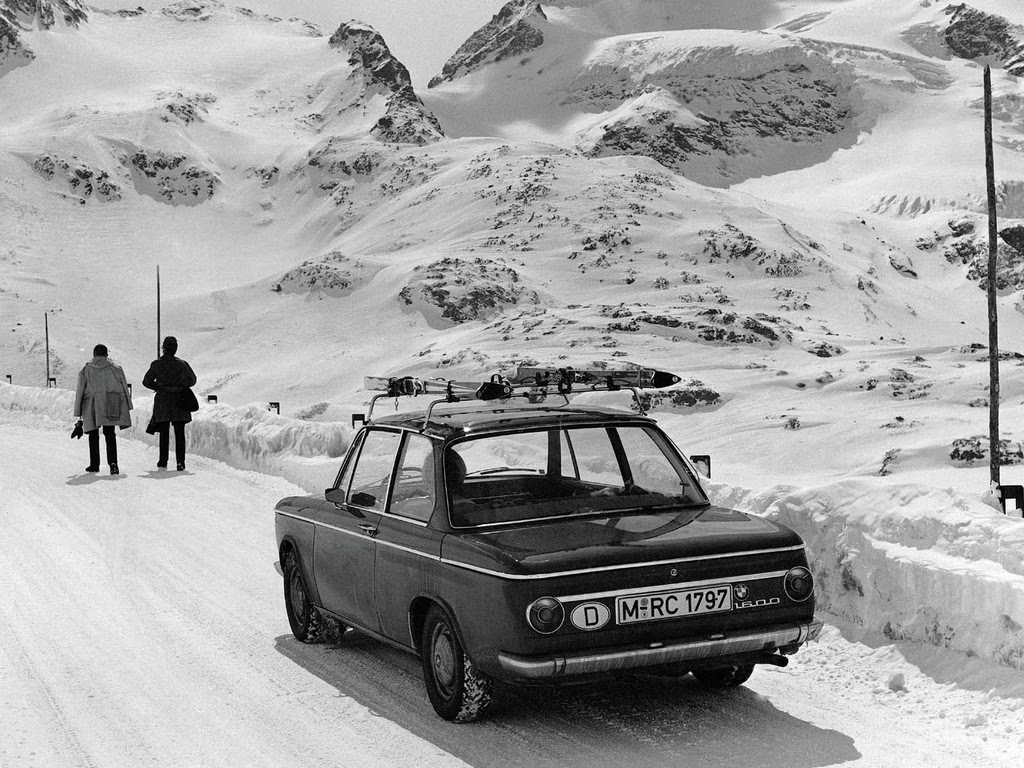Photo of the Day (BMW 1600). What a great image - enough said.