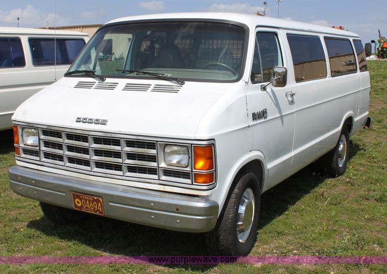 JPG - 1990 Dodge Ram B350 van , 81,639 miles on odometer , 5