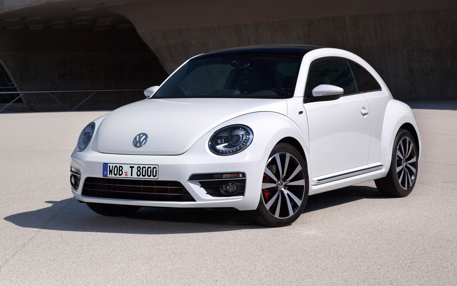 Volkswagen Beetle Sport R Line Front Side View