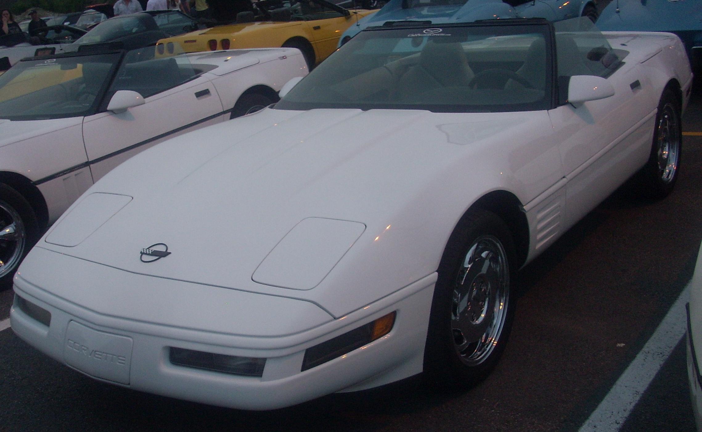 File:Chevrolet Corvette C4 Convertible (Centropolis Laval 2010).jpg
