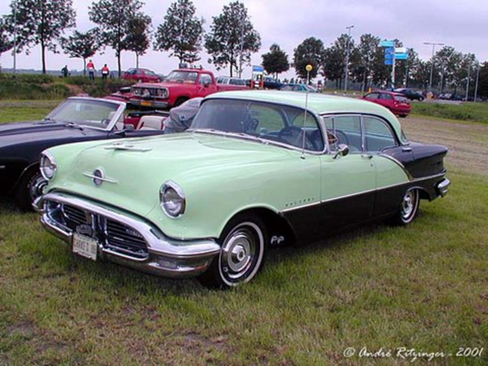 Oldsmobile Super 88 Holiday 4dr - cars catalog, specs, features, photos,