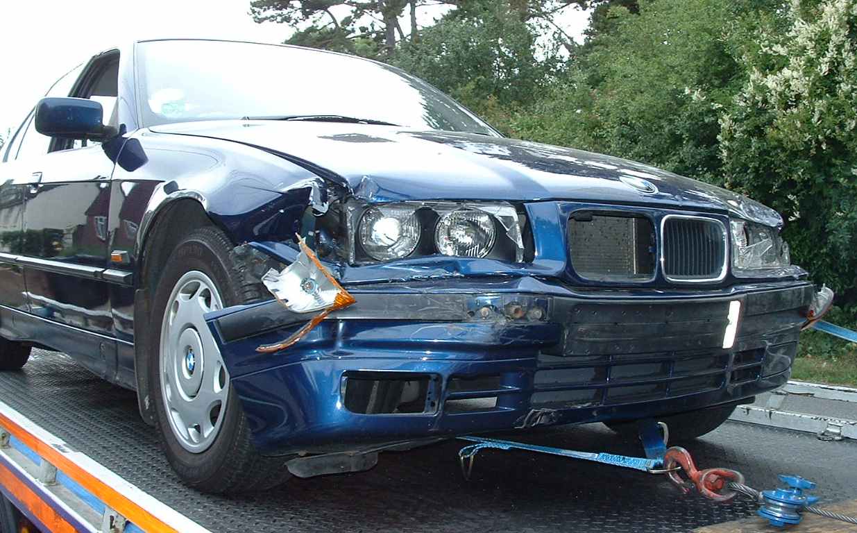 BMW 318i Accident. Posted by Veronica Hernandez on Monday, December 27, 2010