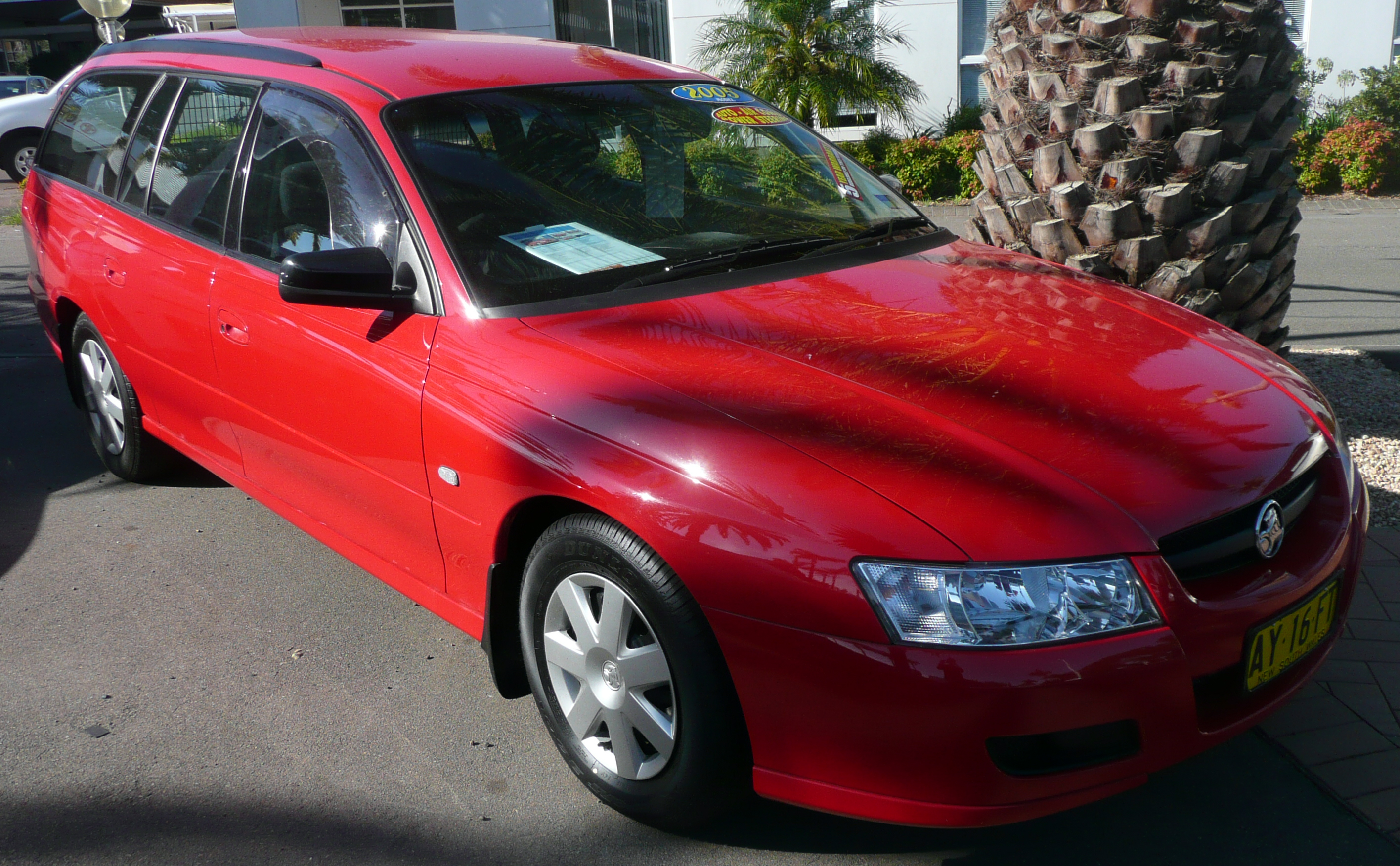 File:2005 Holden VZ Commodore Executive station wagon 01.jpg