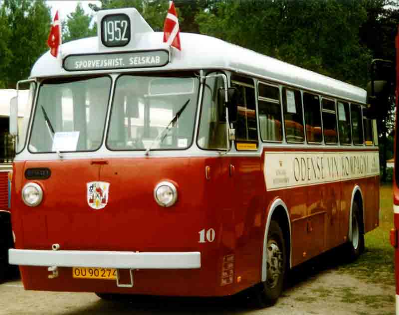 File:Volvo B655 Bus 1952.jpg