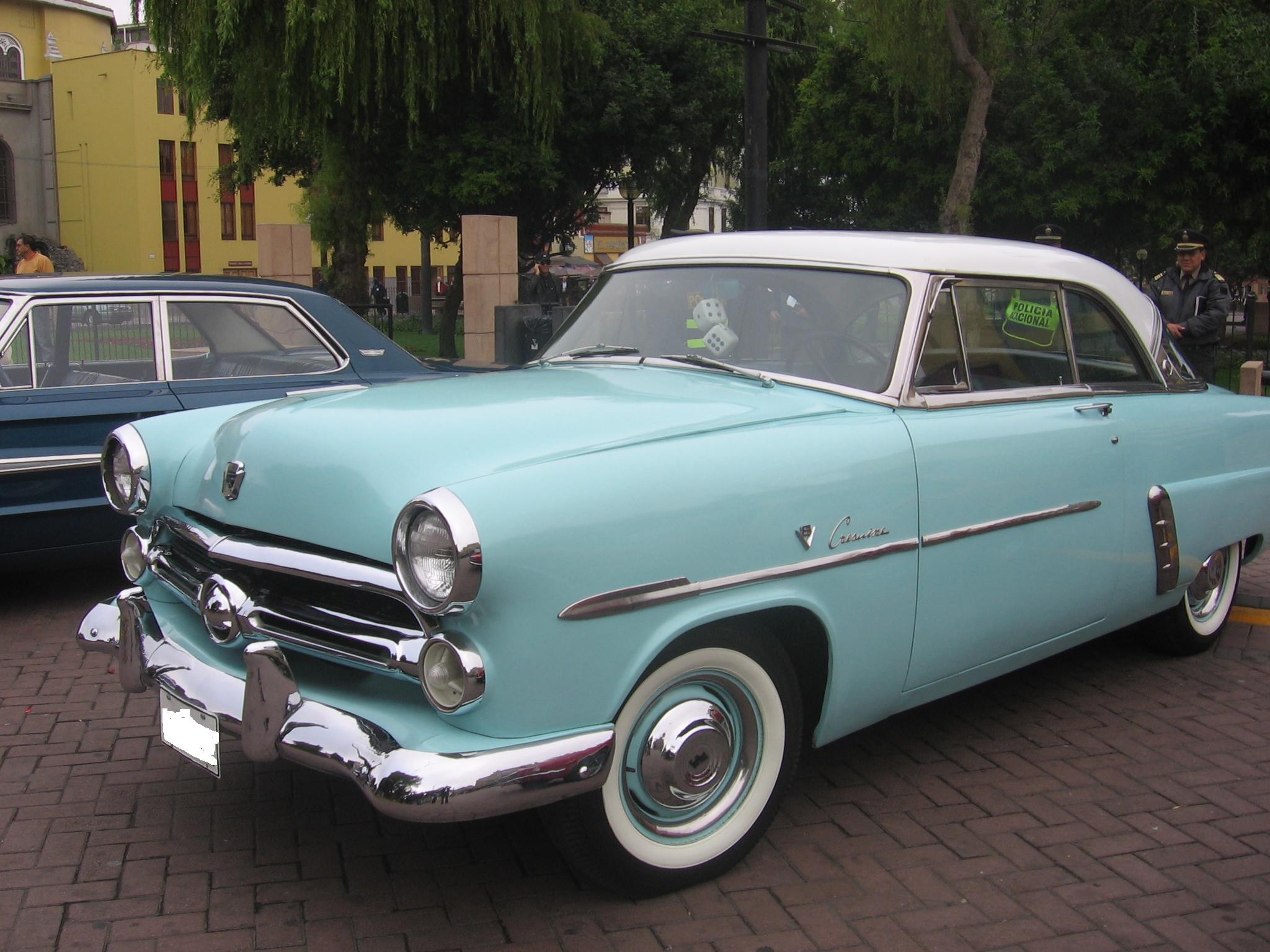 1953 Ford Crestline