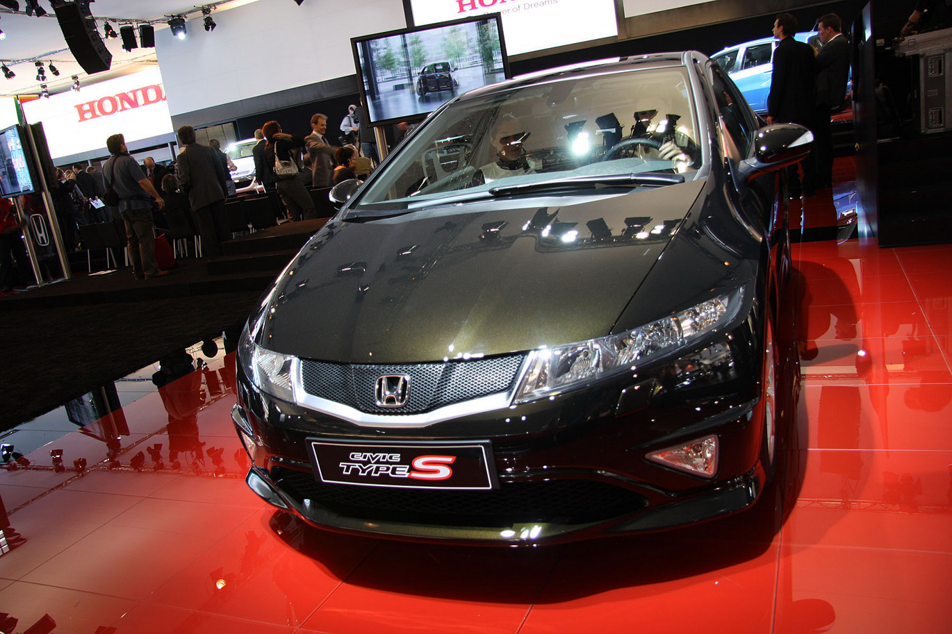 4800rpm. The styling revisions to the 2009 Civic Type-S were modeled on