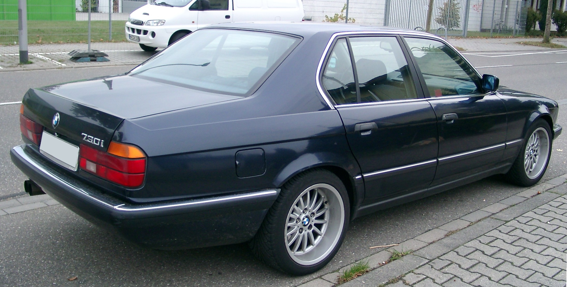 File:BMW E32 rear 20070928.jpg