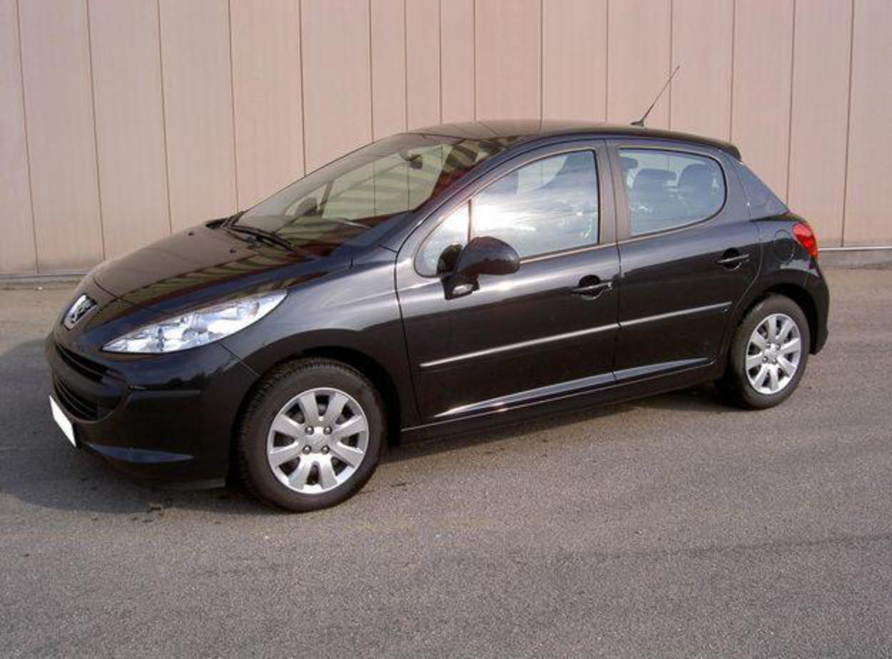 Пежо евро 5. Peugeot 207 trendy. Пежо 207 седан 2010. Пежо 207 модель темно синий. Пежо 207 комплектация trendy.