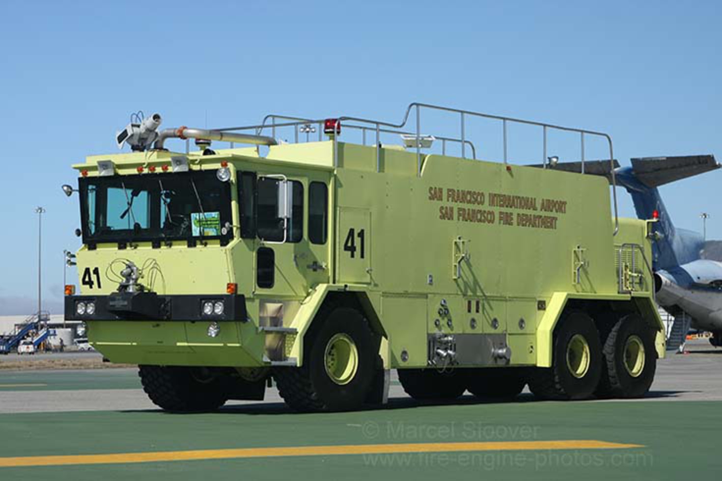Fire Engines Photos - Rescue 41 Oshkosh T-3000 crashtender San.