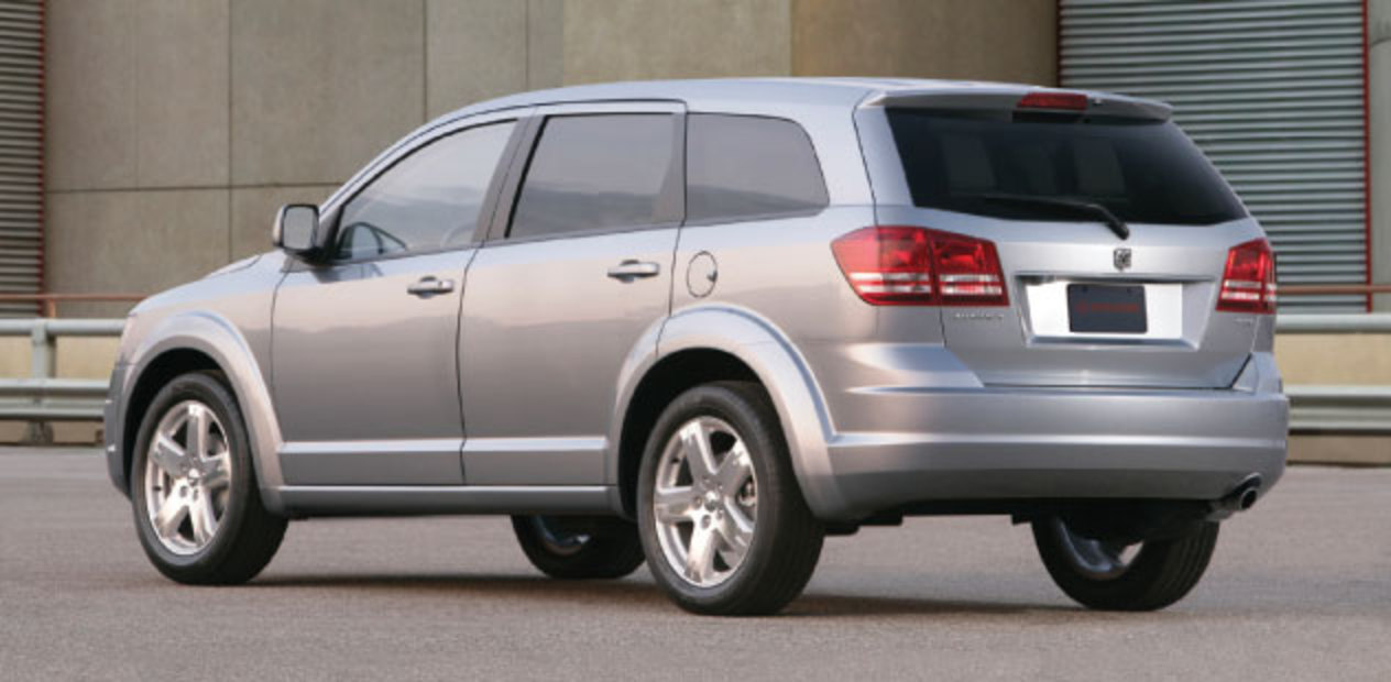 (Above): Exterior view of the 2009 Dodge Journey SXT.