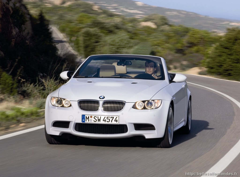 o TroisiÃ¨me silhouette de la nouvelle BMW M3 ; cabriolet hautes performances