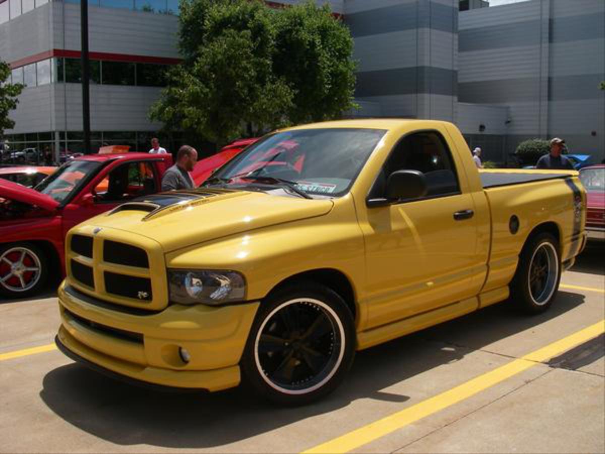 Dodge Ram 1500 SLT Rumble Bee - huge collection of cars, auto news and