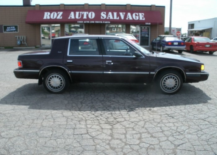 1991 Dodge Dynasty LE in Milwaukee, Wisconsin For Sale