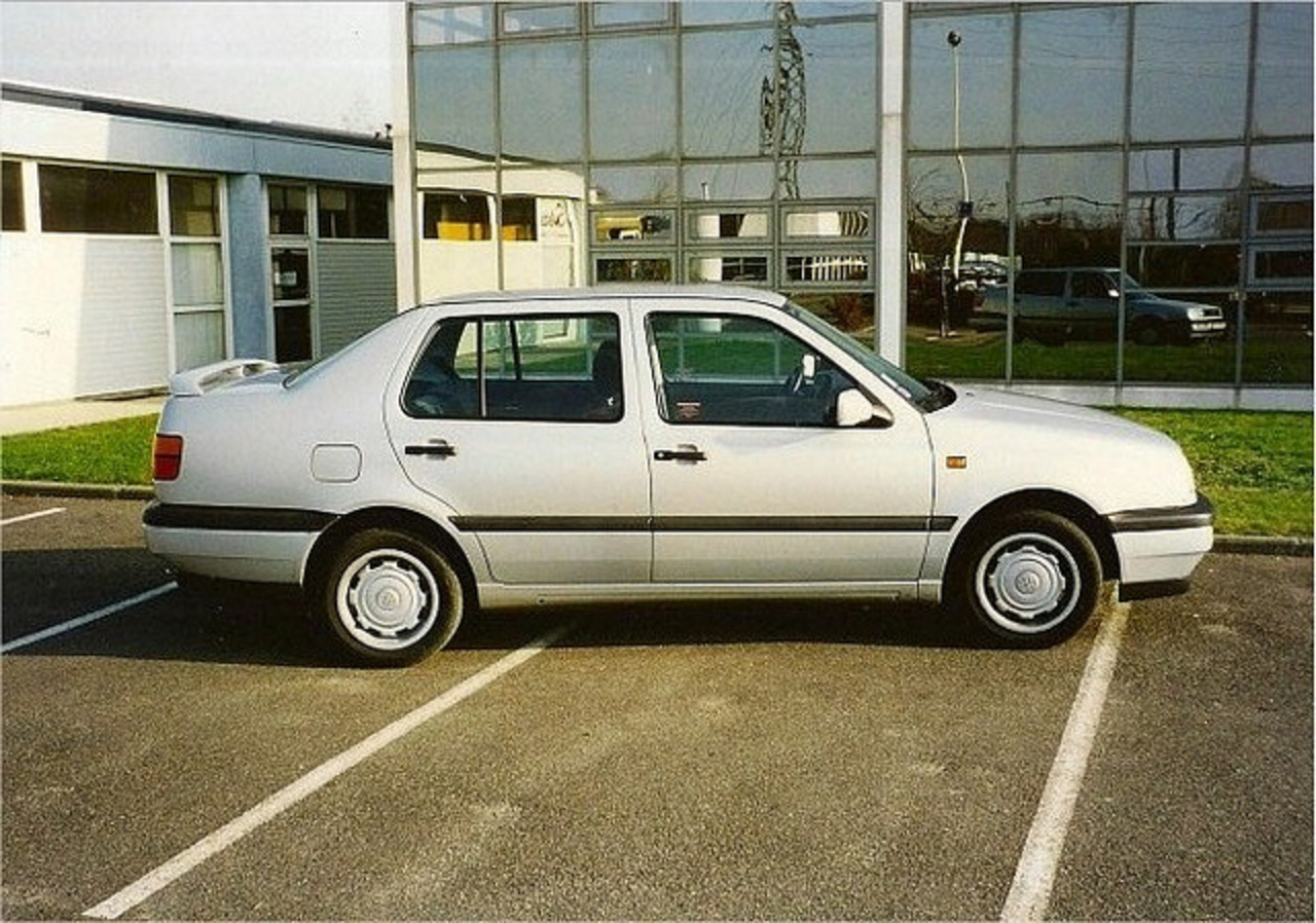 Volkswagen Vento GL de 1992 9166 TH 37 - dÃ©cembre 1995 (JouÃ©-lÃ¨s-Tours