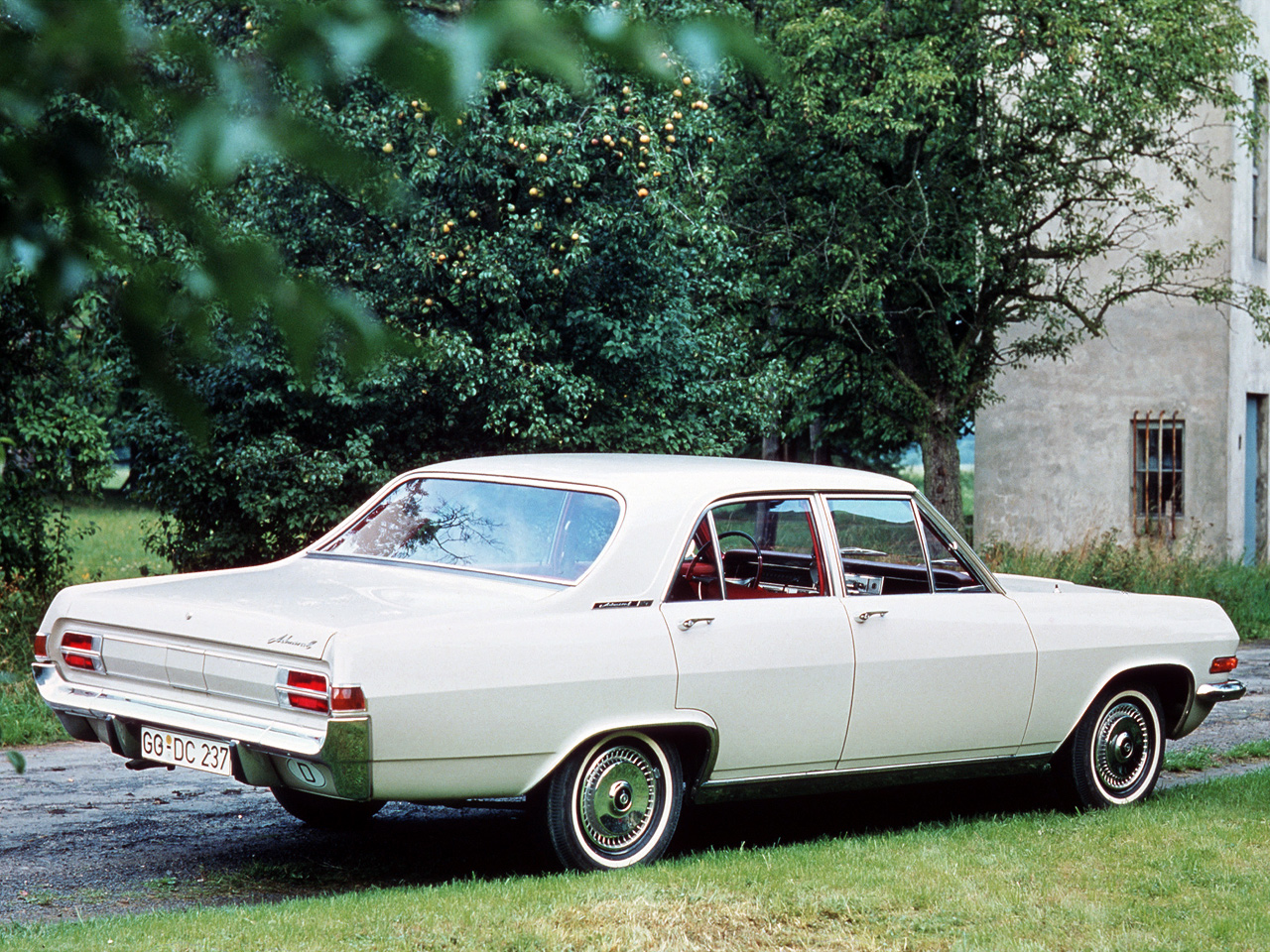 You can vote for this Opel Admiral photo